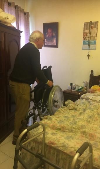 Doação de uma cadeira de rodas 
